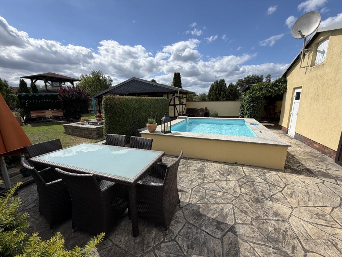 Terrasse mit Pool