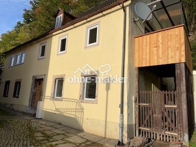 Ansicht Haus mit überd. Balkon