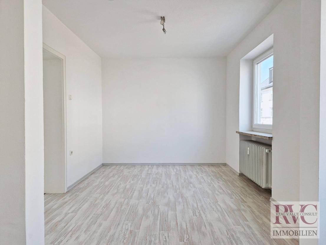 Wohn- Essbereich - Büro