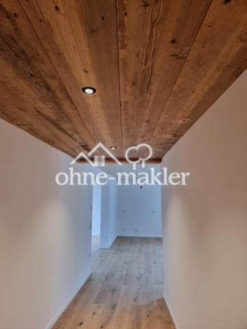 Blick in Küche und Esszimmer