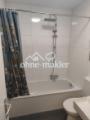 Bad mit Wanne und Dusche
