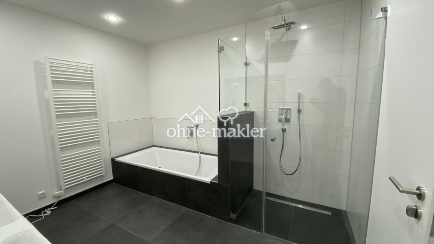 Wanne und Dusche