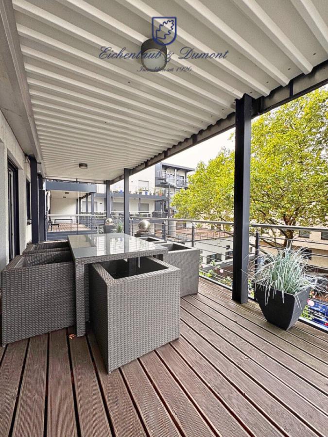 Überdachter Balkon