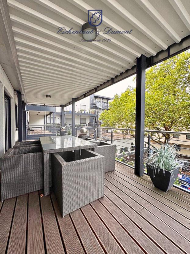 Überdachter Balkon