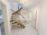 Flur und Treppe im UG