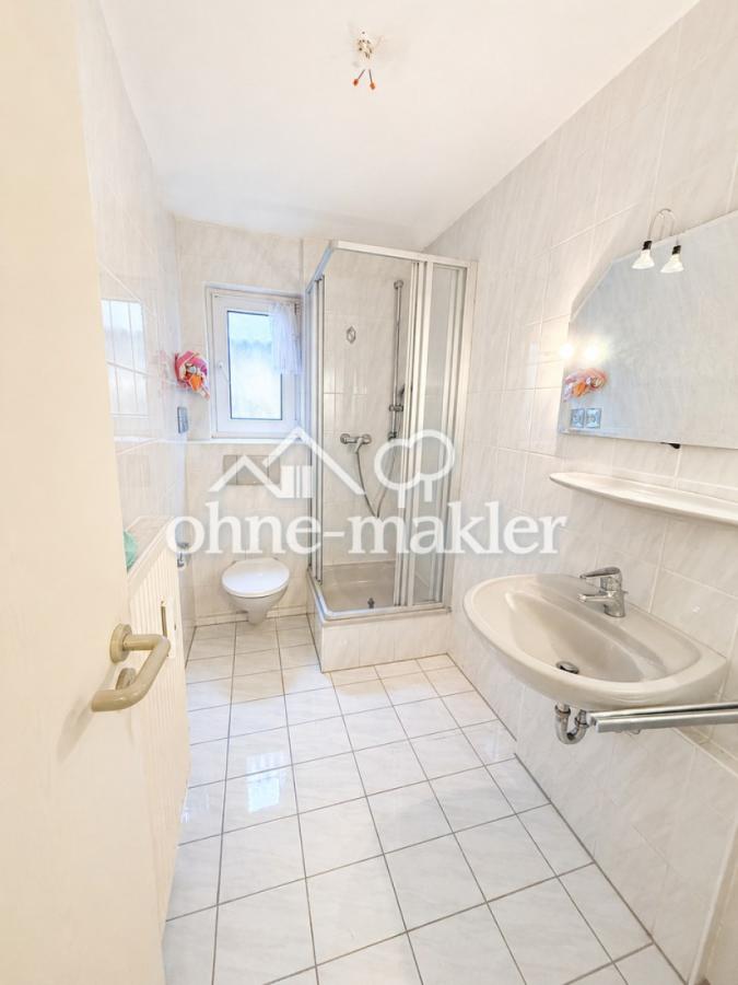 Dusche und WC im UG