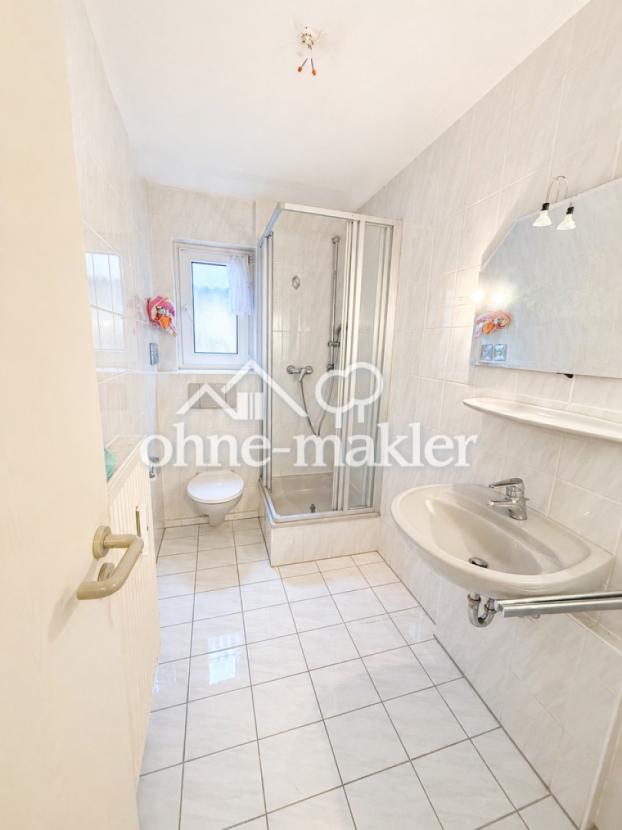 Dusche und WC im UG