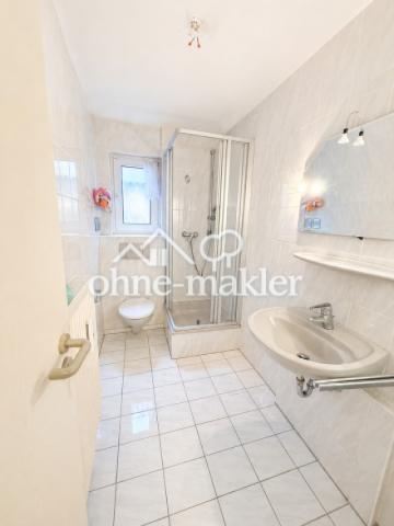 Dusche und WC im UG