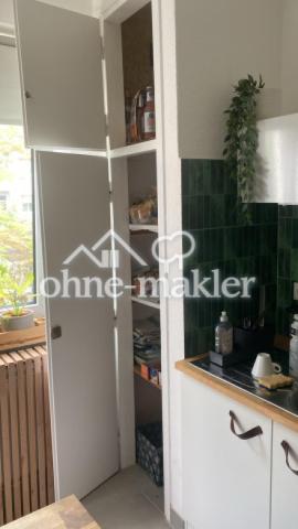 Küche mit Speisekammer