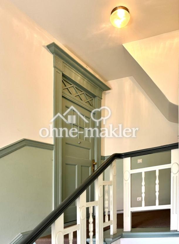 Treppenhaus_Wohnungseingang