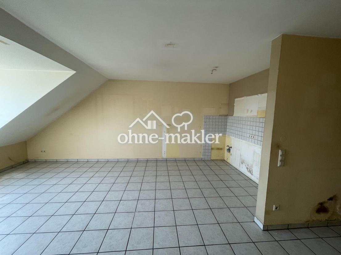 Wohnraum mit Blick auf Küche