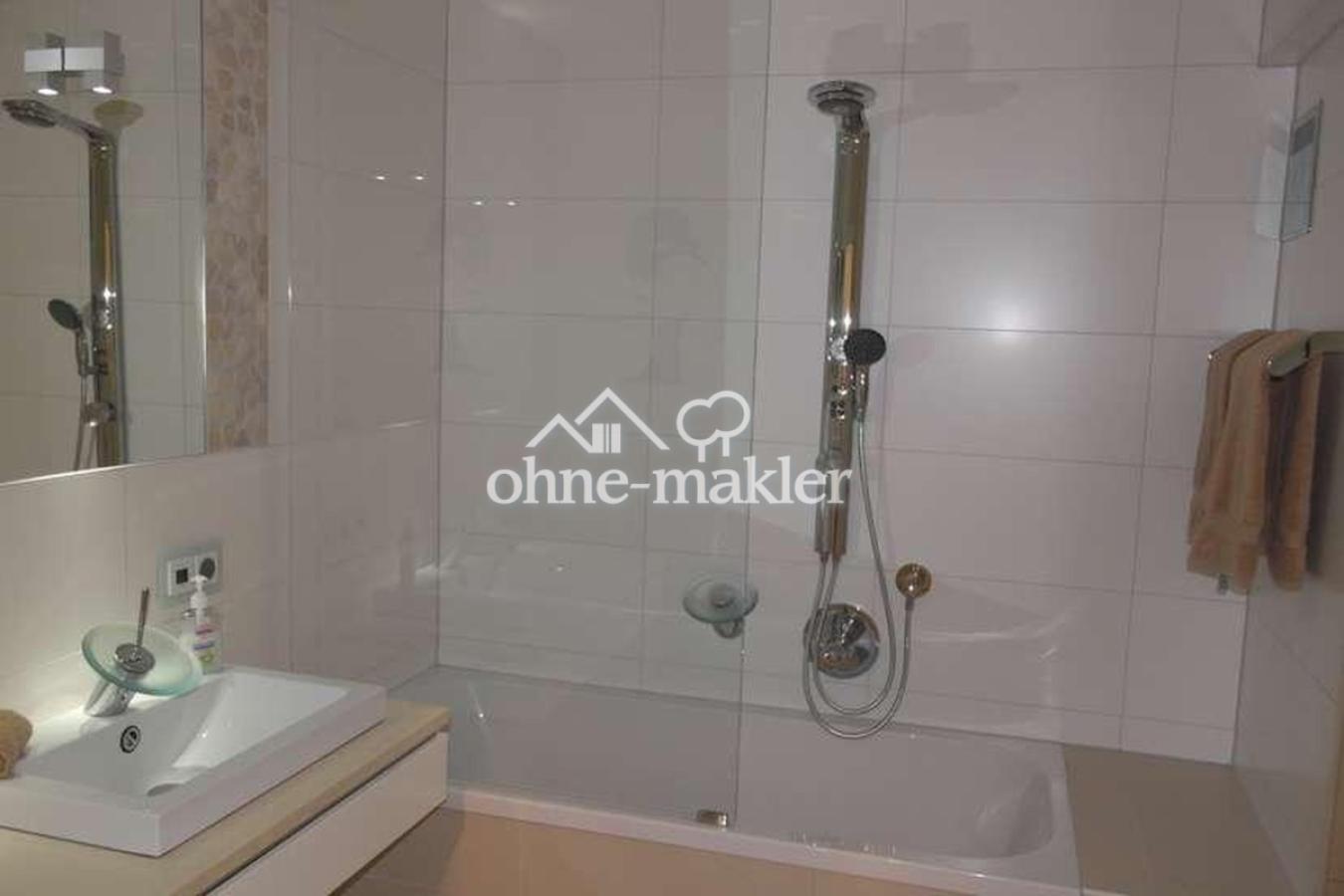Wanne mit Dusche