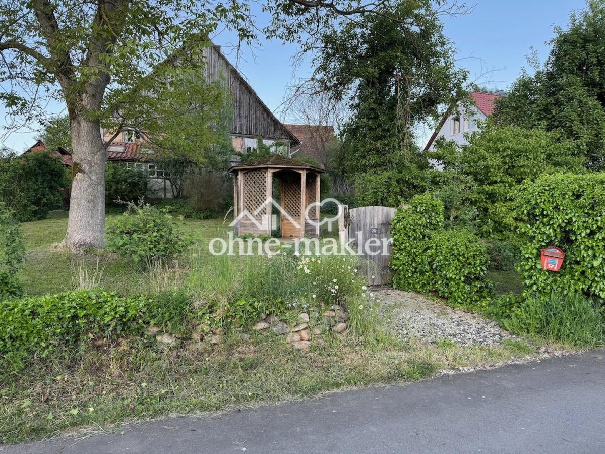 Blick auf Wohnhaus vom Straße