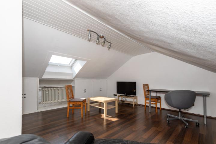 Dachgeschoss großes Zimmer