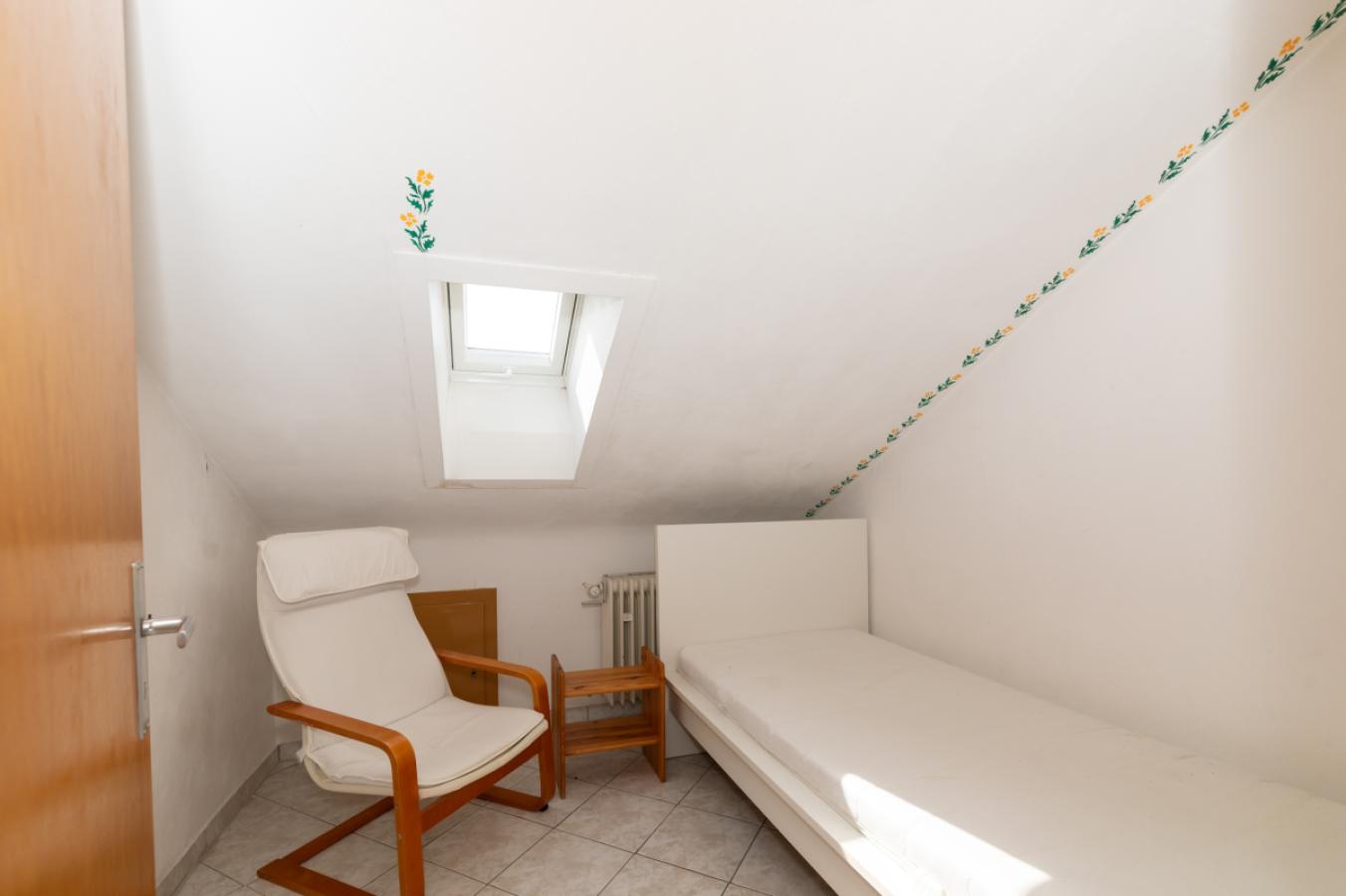 Dachgeschoss kl Zimmer