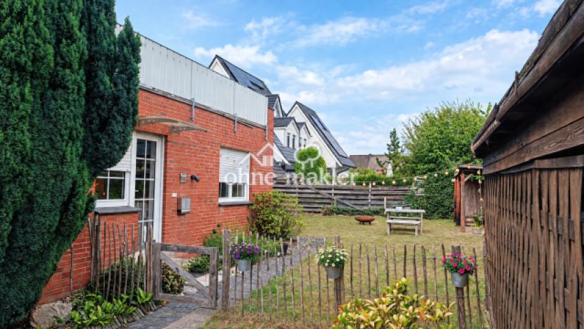 Eingang und Gartenbereich