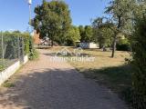 Spielplatz vor dem Haus