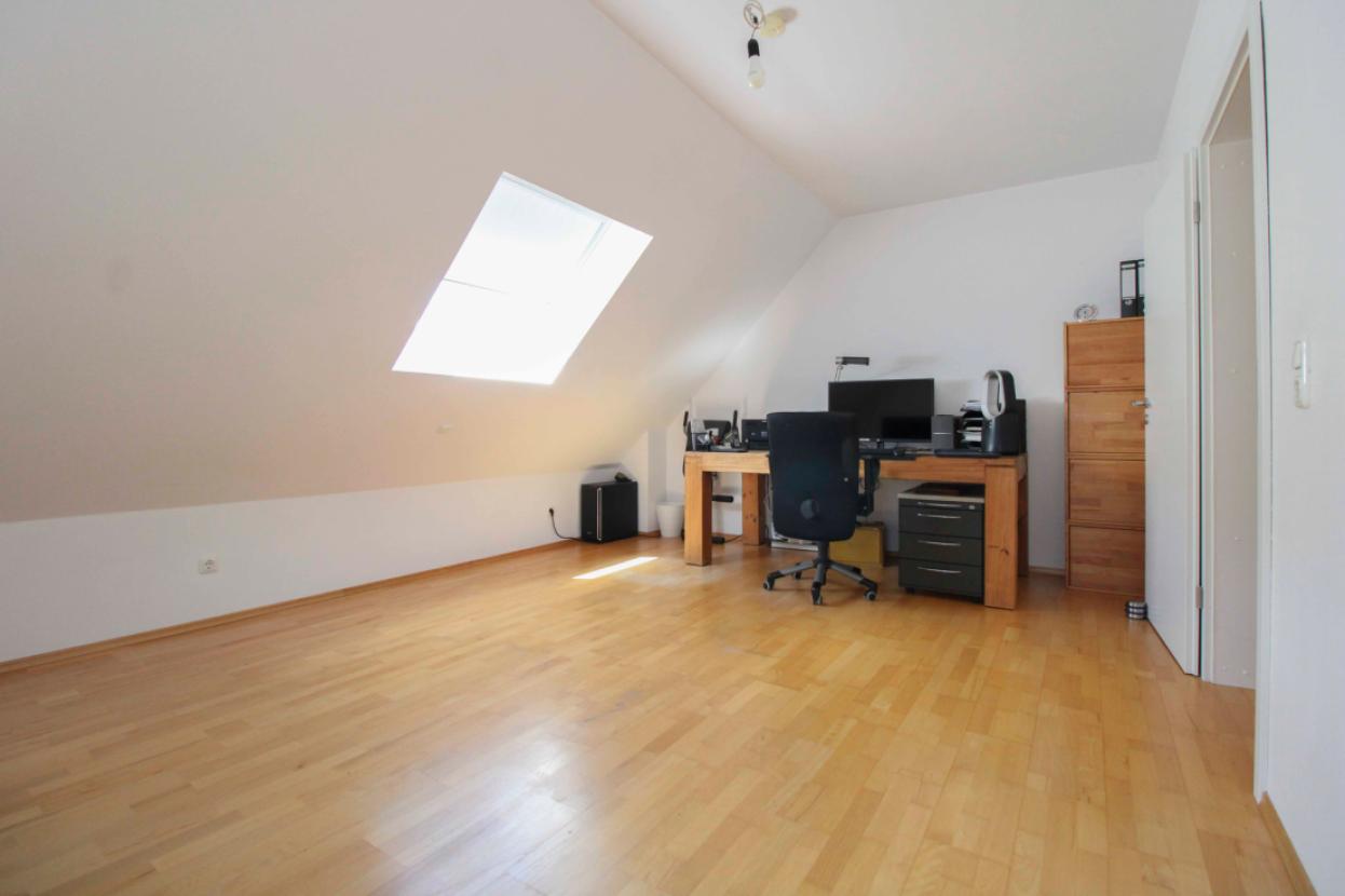 Büroraum/Schlafzimmer OG