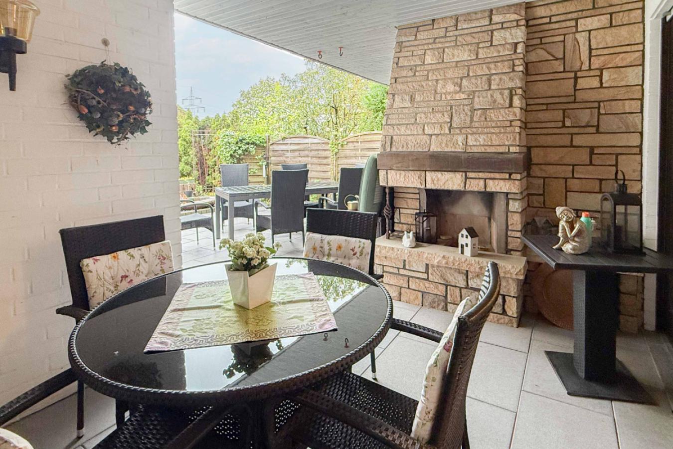 Terrasse mit Kamin