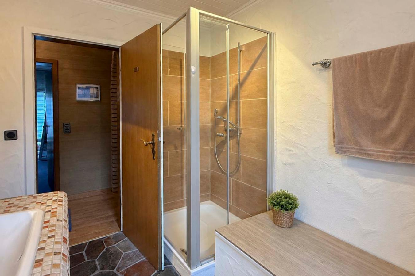 Badezimmer EG
