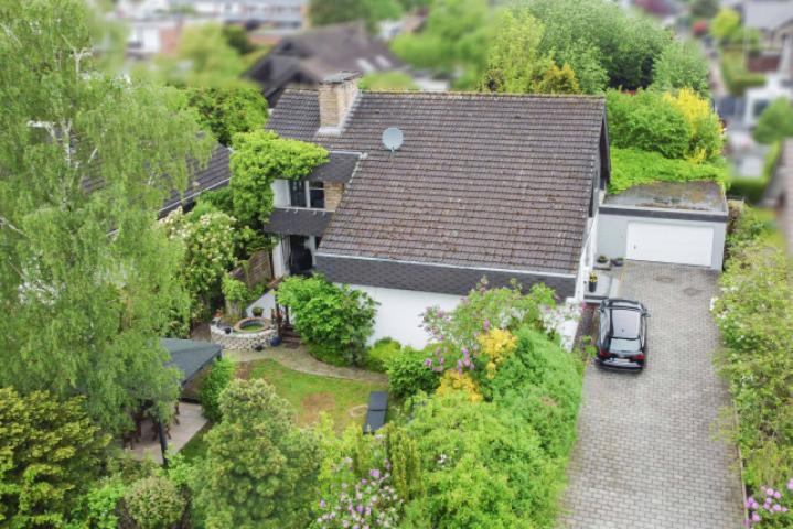 Außenansicht mit Garten