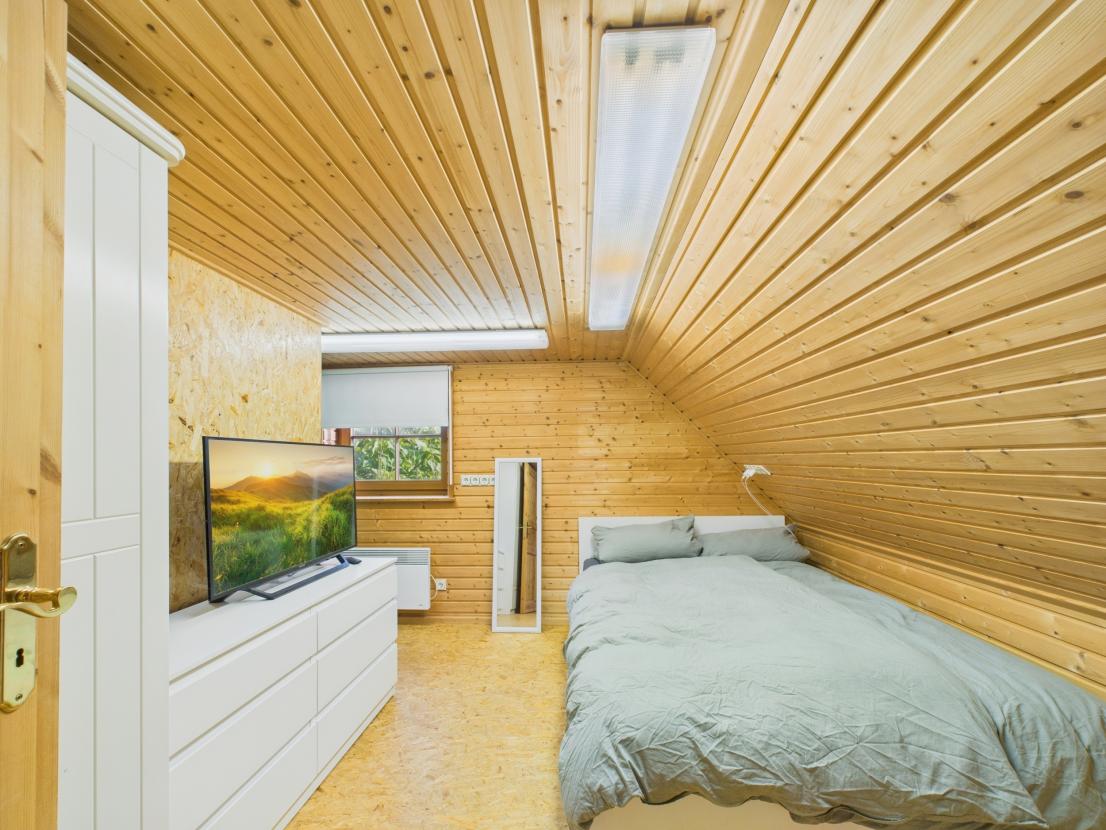 Schlafzimmer DG