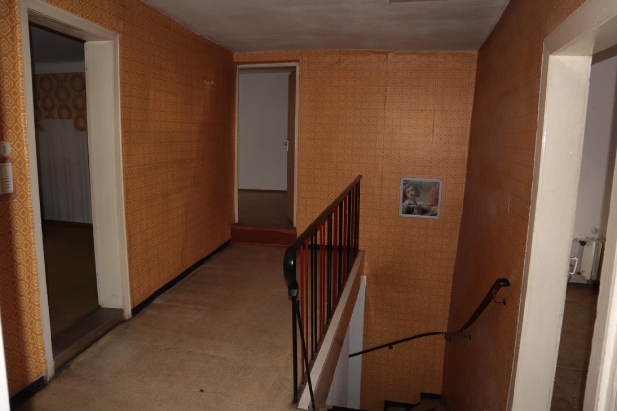 Flur Altbau OG