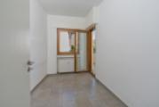 Zimmer mit Zugang zum Balkon