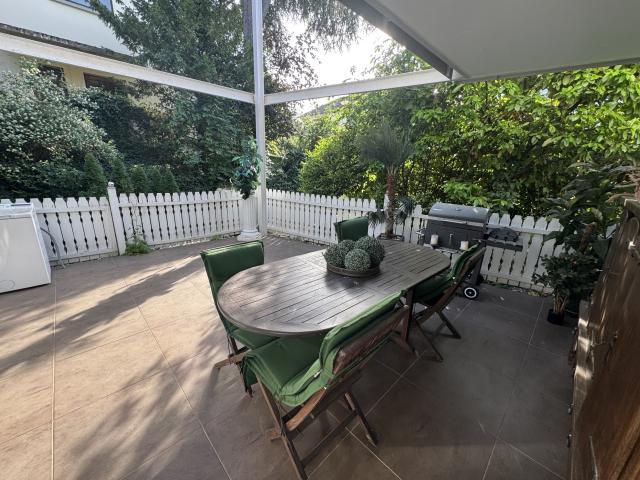 großzügige Terrasse
