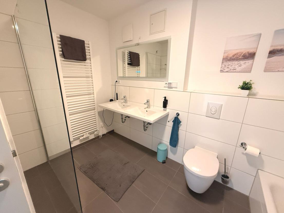 Wannenbad mit Dusche 