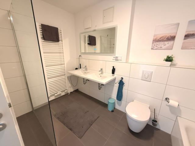 Wannenbad mit Dusche 