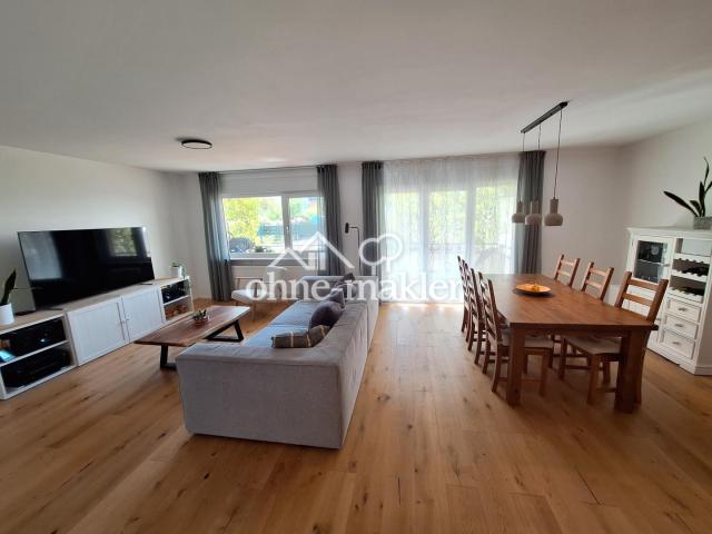 Esszimmer und Wohnzimmer