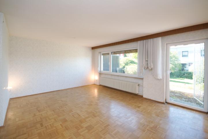 Großes, lichtdurchflutetes Wohnzimmer...