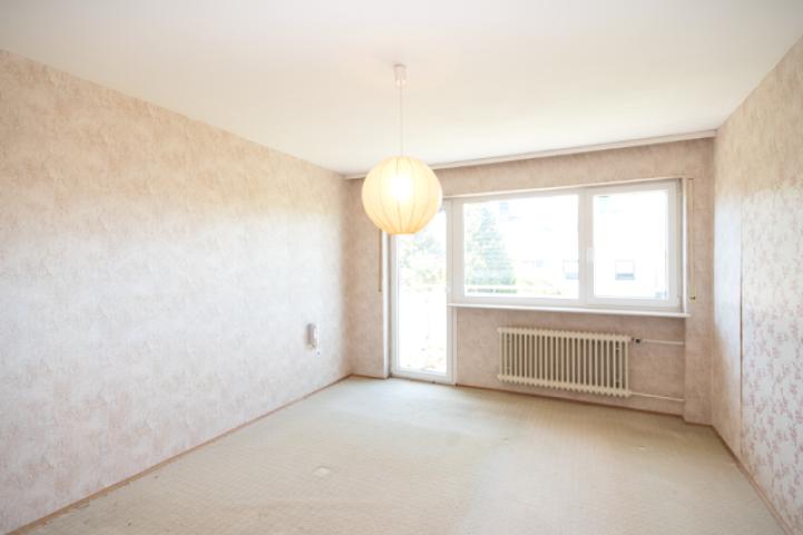 Großes Schlaf- oder Kinderzimmer mit Balkonzugang