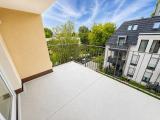 großer Balkon am Wohnzimmer