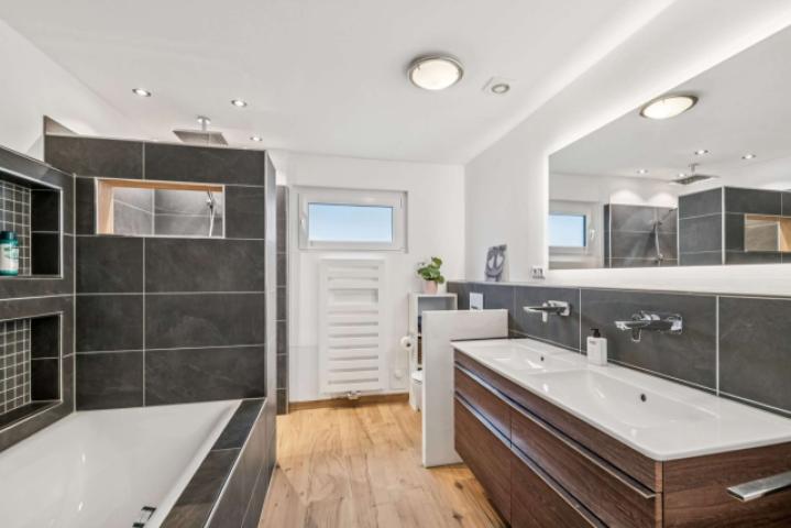 Badezimmer Eppstein Einfamilienhaus  (25)