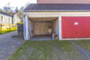 Garage und ein Stellplatz direkt davor