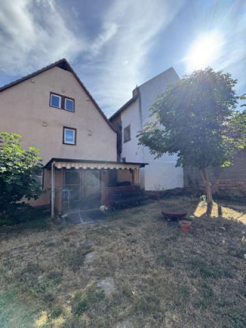 Garten und kleine Terrasse