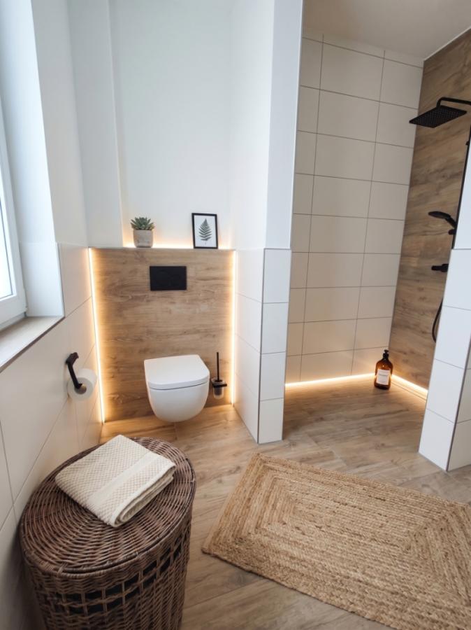 WC, Dusche - mit KI ergänzt