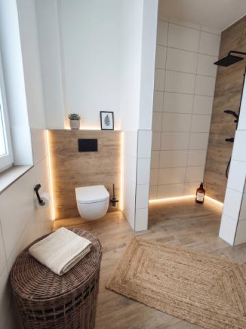 WC, Dusche - mit KI ergänzt