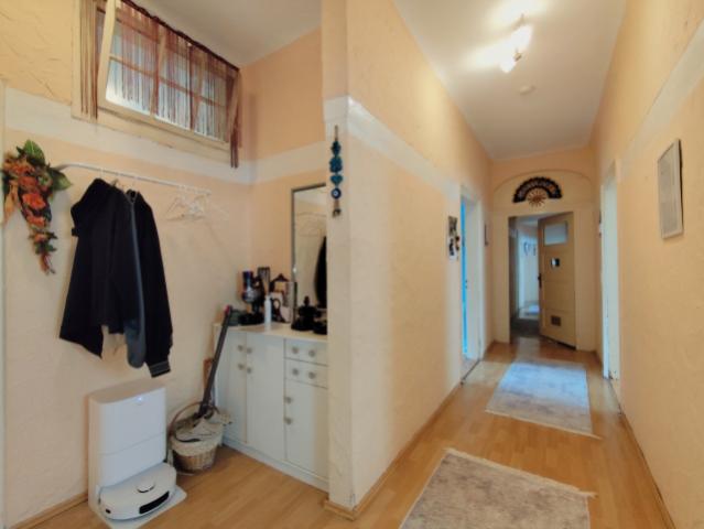 Flur mit Garderobe