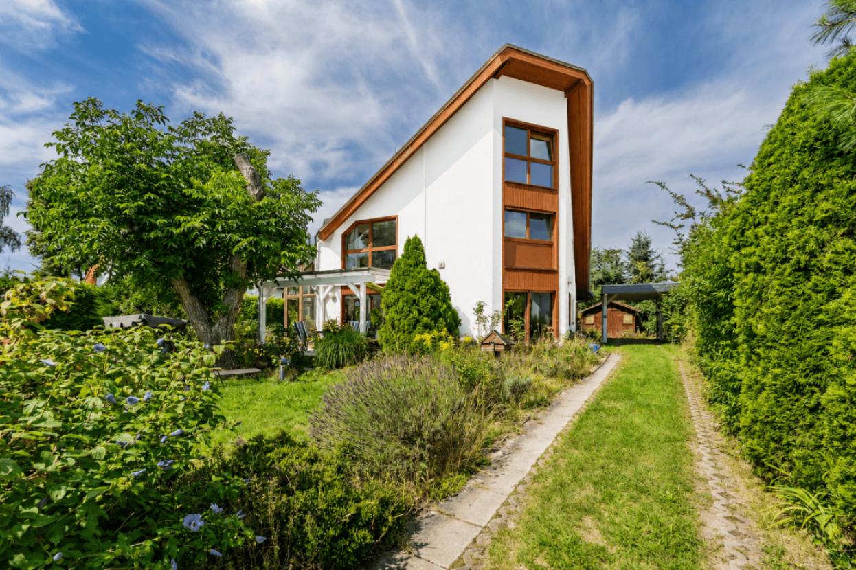 LICHT, RAUM & ARCHITEKTUR MIT CHARAKTER – GROSSZÜGIGES FAMILIENHAUS AM NATURSCHUTZGEBIET MÜHLENFLIEß (Visualisierung)