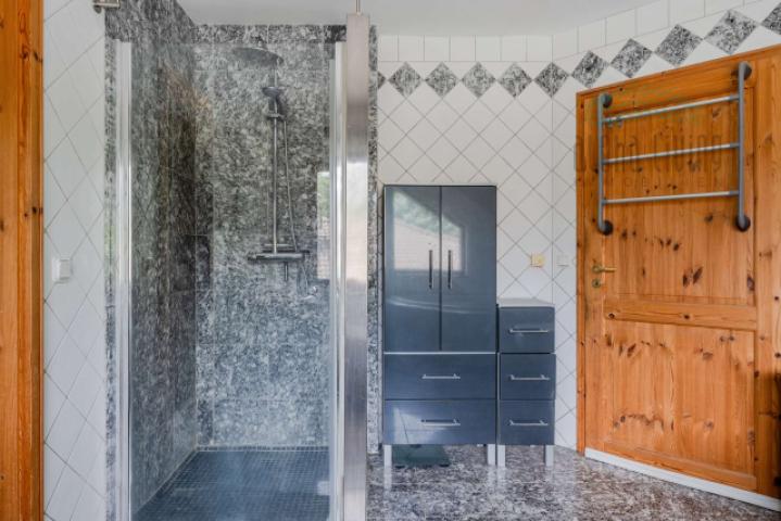 Badezimmer (OG)