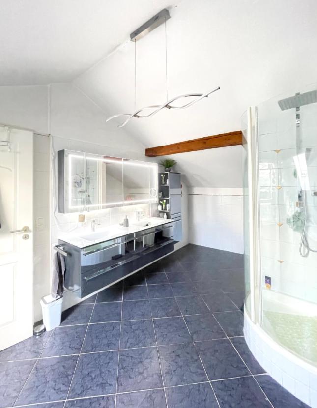 Bad, Dusche, Wanne u. WC