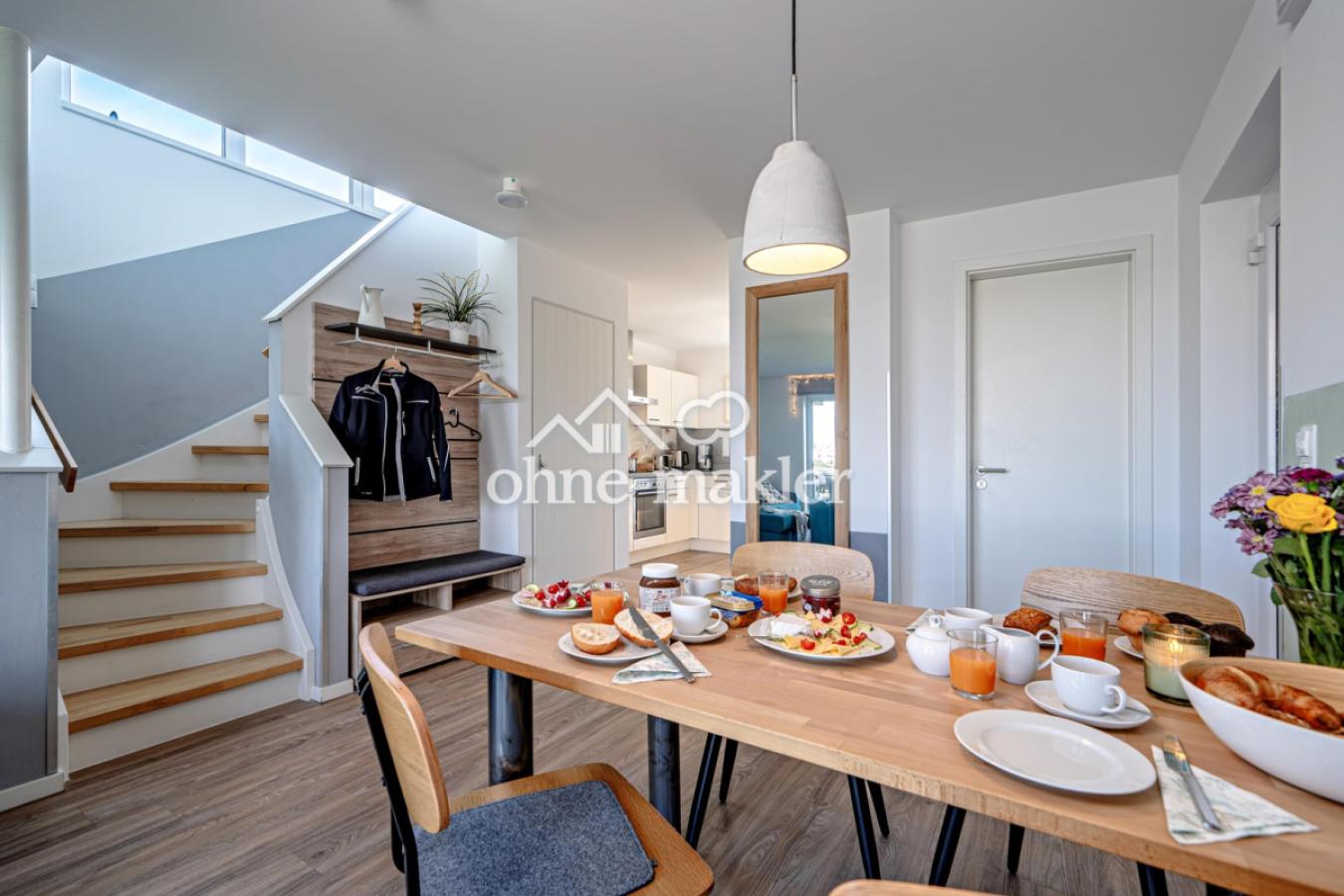 Esszimmer und Treppe