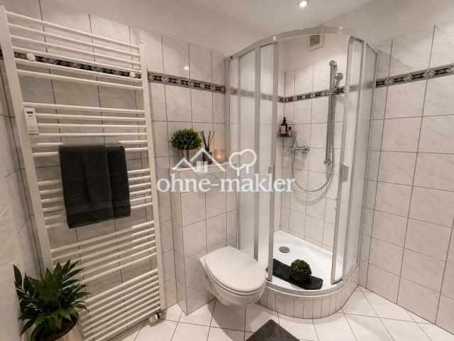 Bad: Dusche und WC