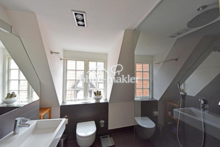 Badezimmer mit Dusche