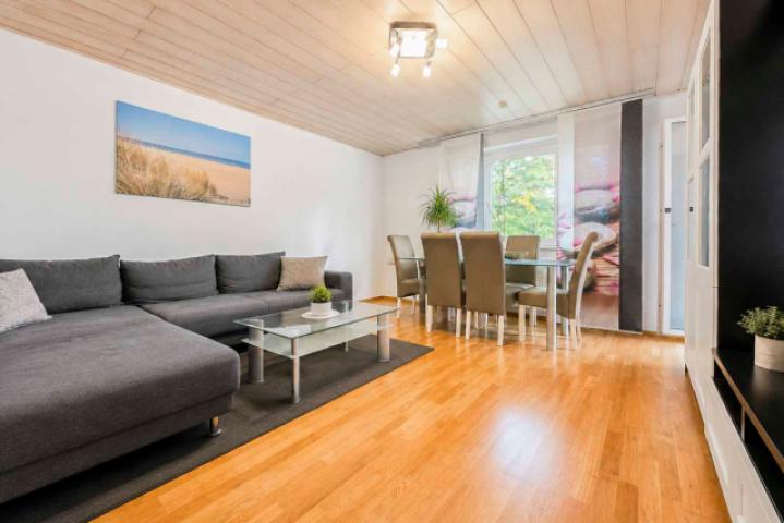 Wohnzimmer und Esszimmer
