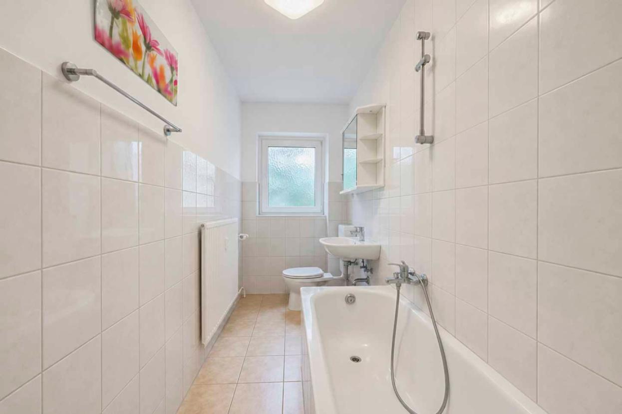 Bad mit Badewanne
