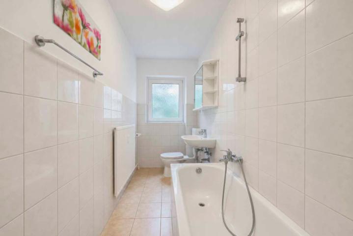 Bad mit Badewanne